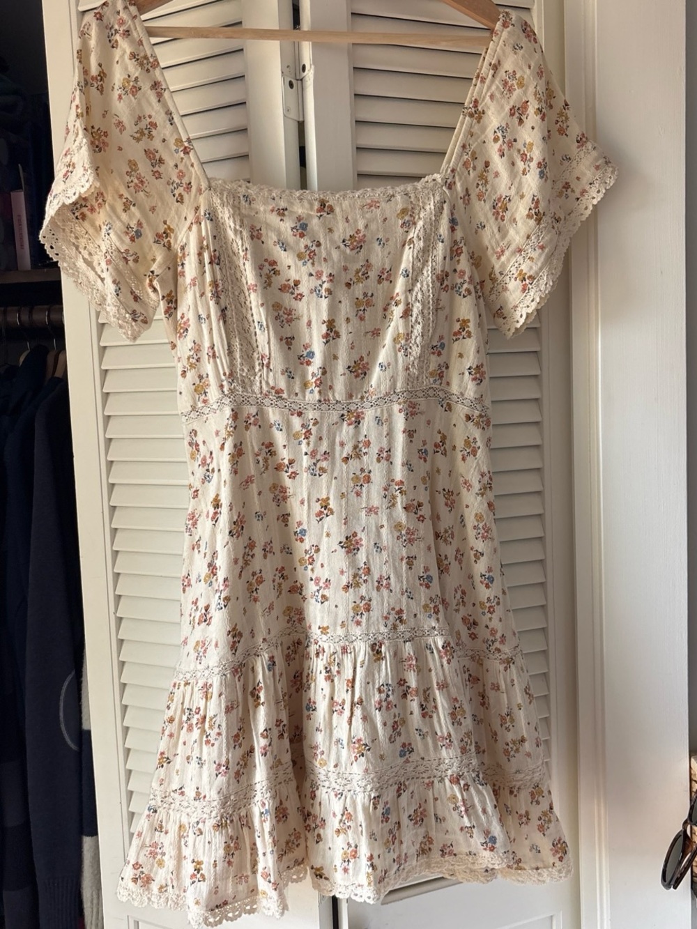 American Eagle Outfitters Cream Floral Tiered Mini Dress